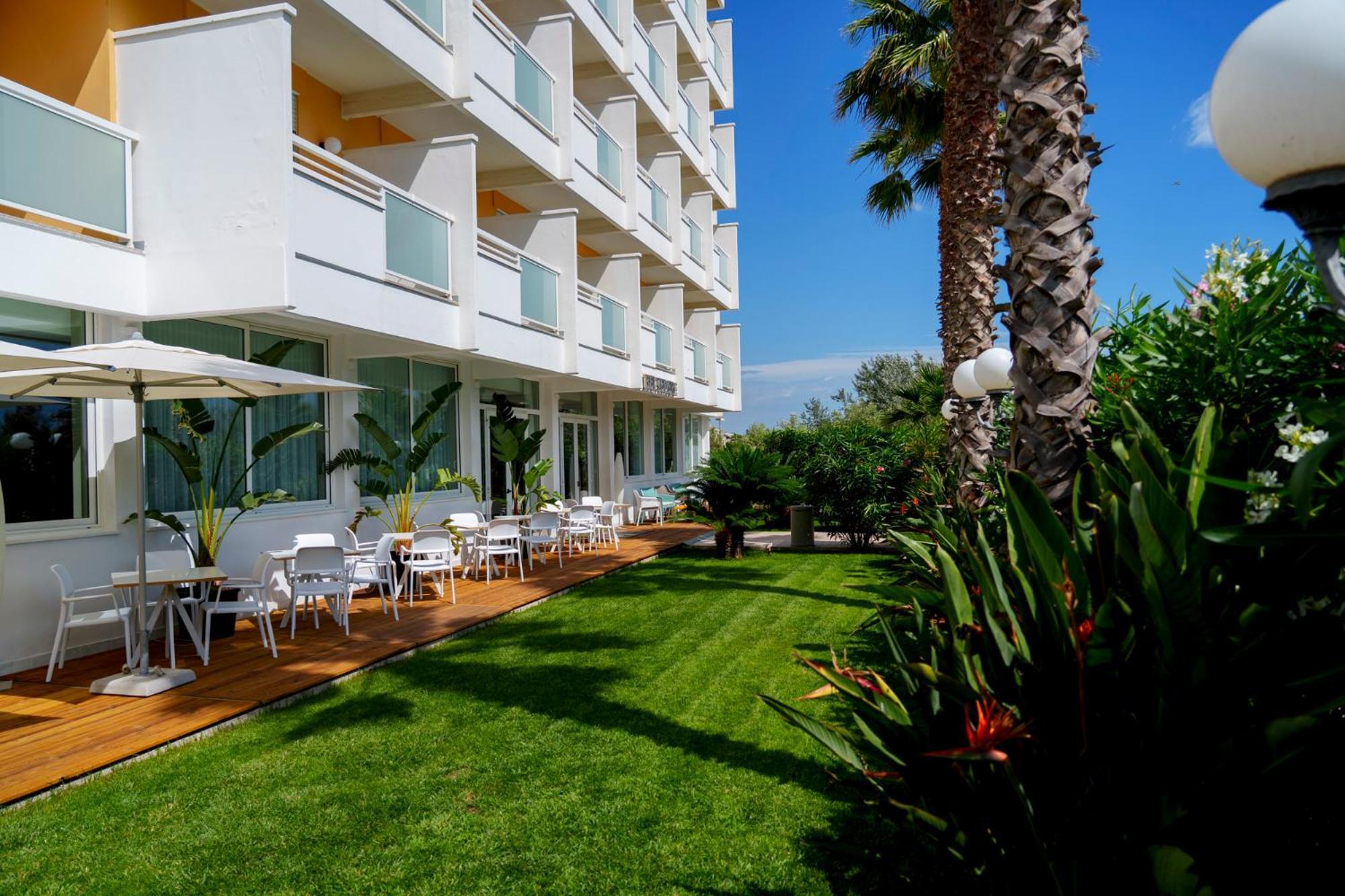 Hotel Belvedere Martinsicuro Εξωτερικό φωτογραφία